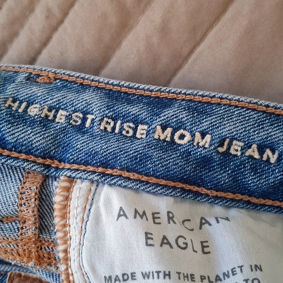 American Eagle Outfitters Highest Rise Mom Jeans - Picture 8 of 14